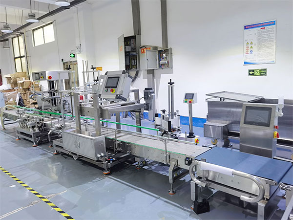 全自動液體灌裝機(jī)生產(chǎn)線